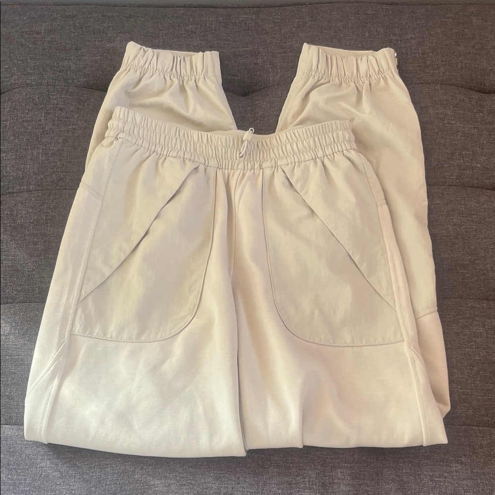 Lululemon cream athletic  Pants size 2